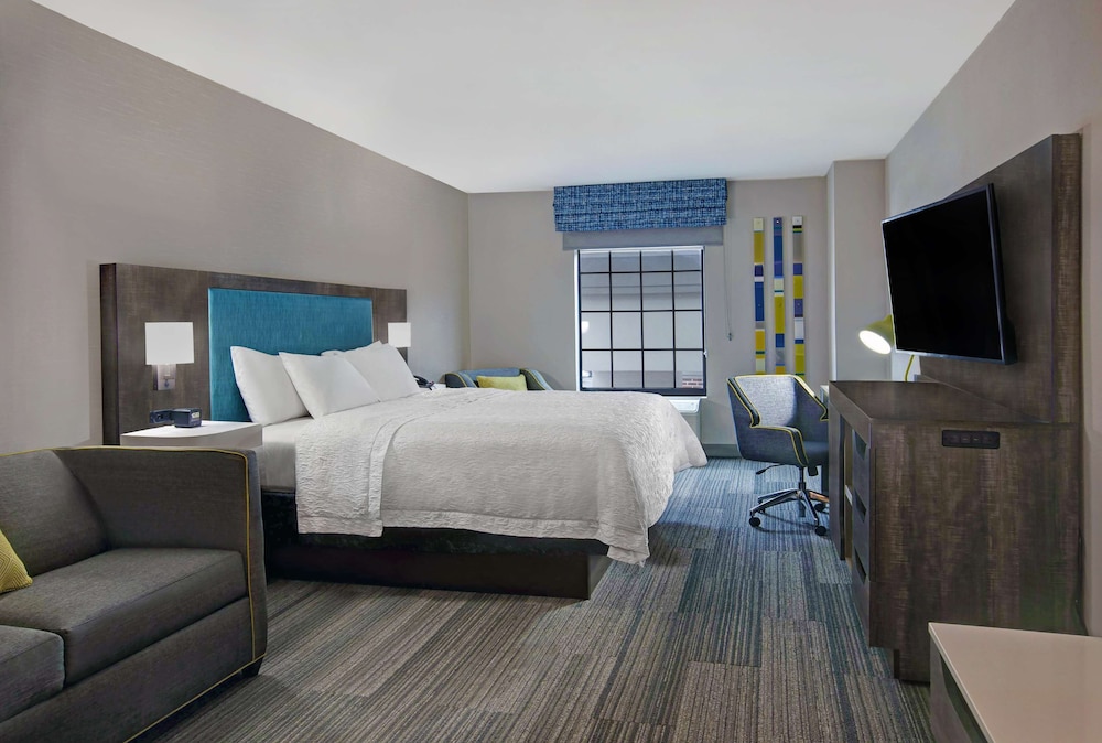 Room, 1 King Bed, Accessible, Bathtub - Photo 1