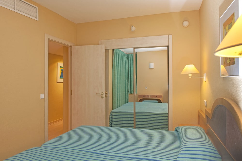 Basic Apartment - Photo 2