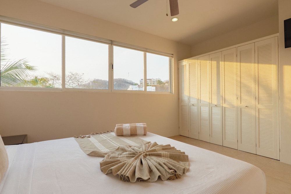 Suite, 1 King Size Bed, City View