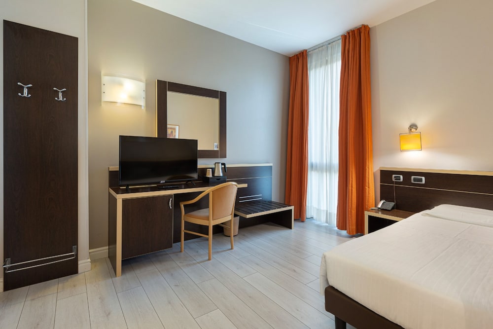 Deluxe Double or Twin Room - Photo 2