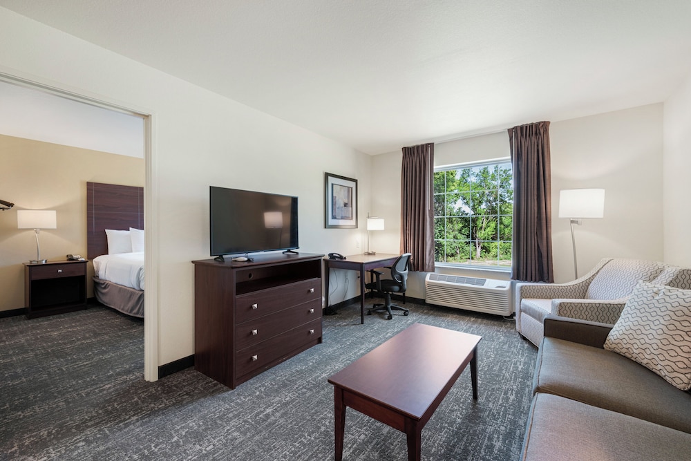 Suite, 1 King Bed with Sofa bed, Non Smoking (with Audible/Visual Alert) - Photo 2
