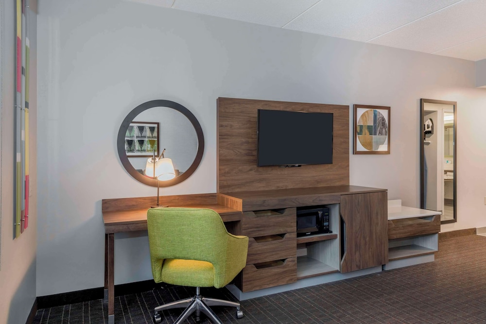 Room, 2 Queen Beds, Accessible, Bathtub (Mobility & Hearing) - Photo 4