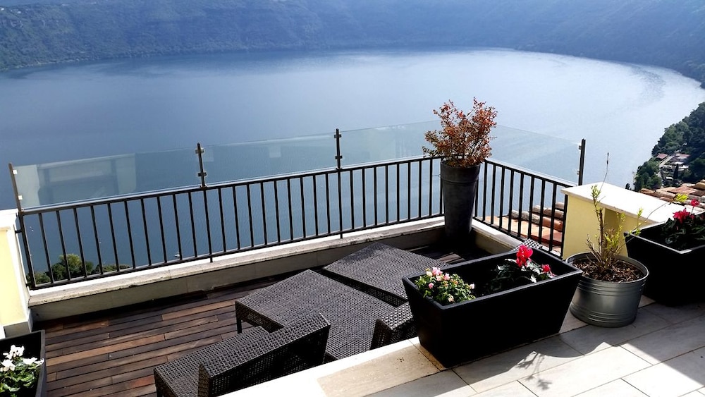 Penthouse, 2 Bedrooms, Terrace, Lake View - Photo 20