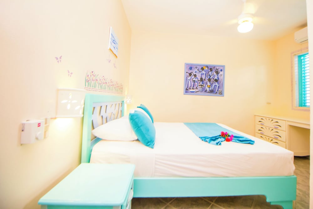 Deluxe Room, 1 Queen Bed - Photo 17
