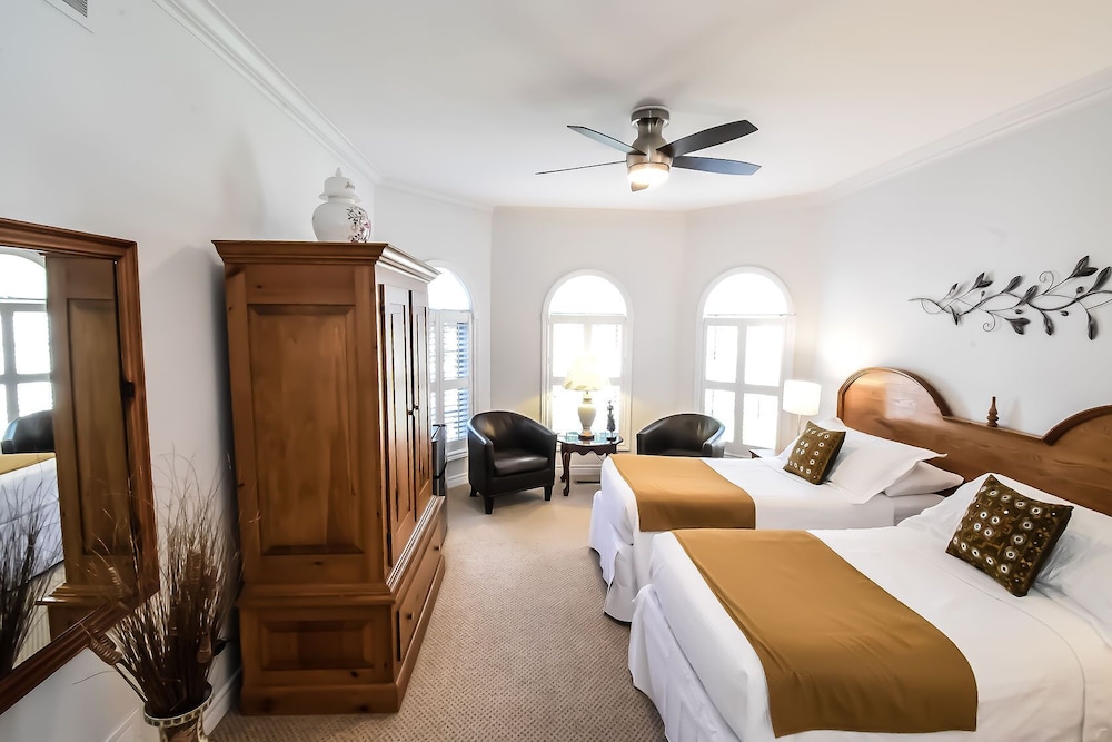 Merlot Suite (1 King Bed or 2 Twin Beds)