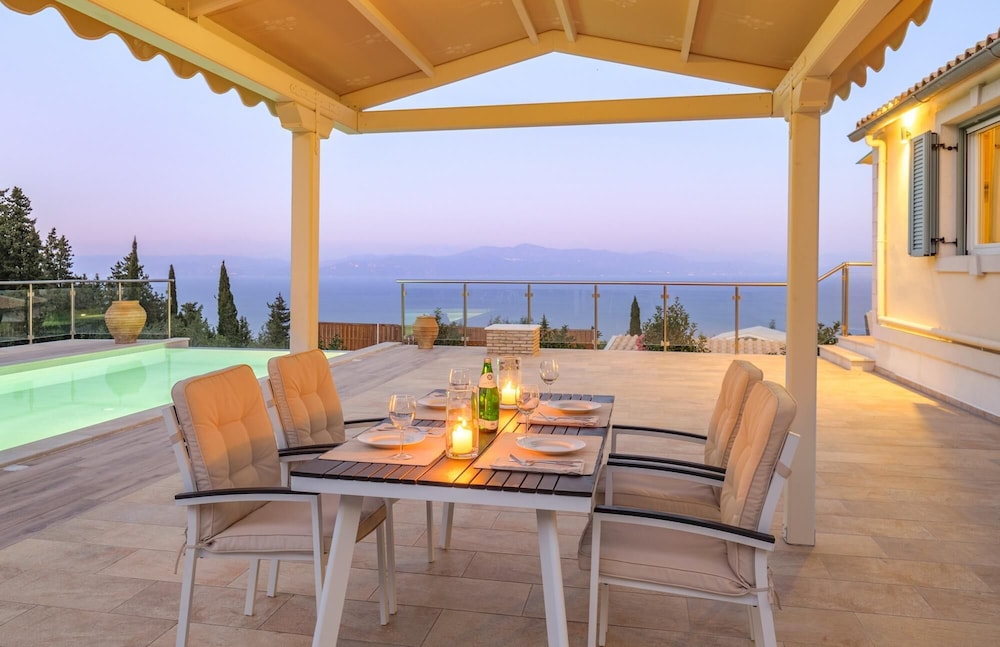 Villa photo 3