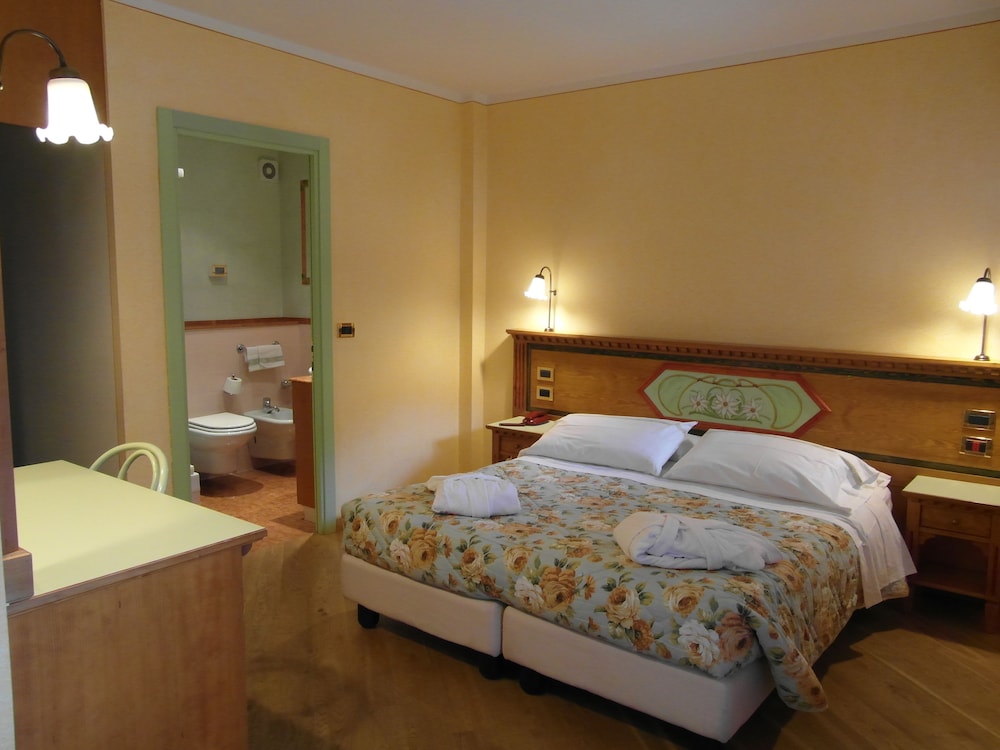 Classic Double or Twin Room photo 2