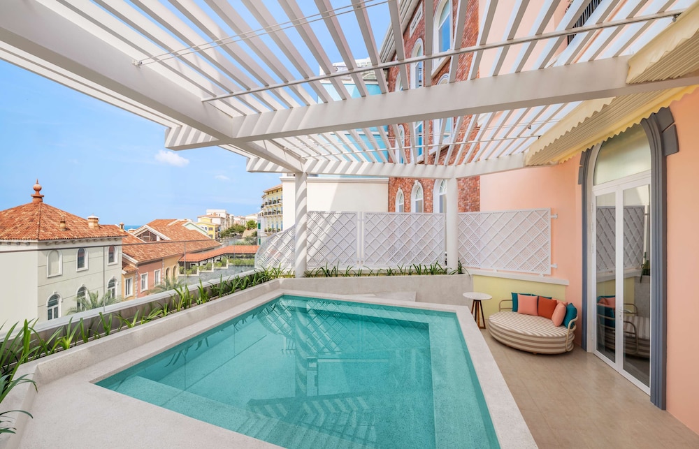 Suite, 1 King Bed, Terrace - Photo 5