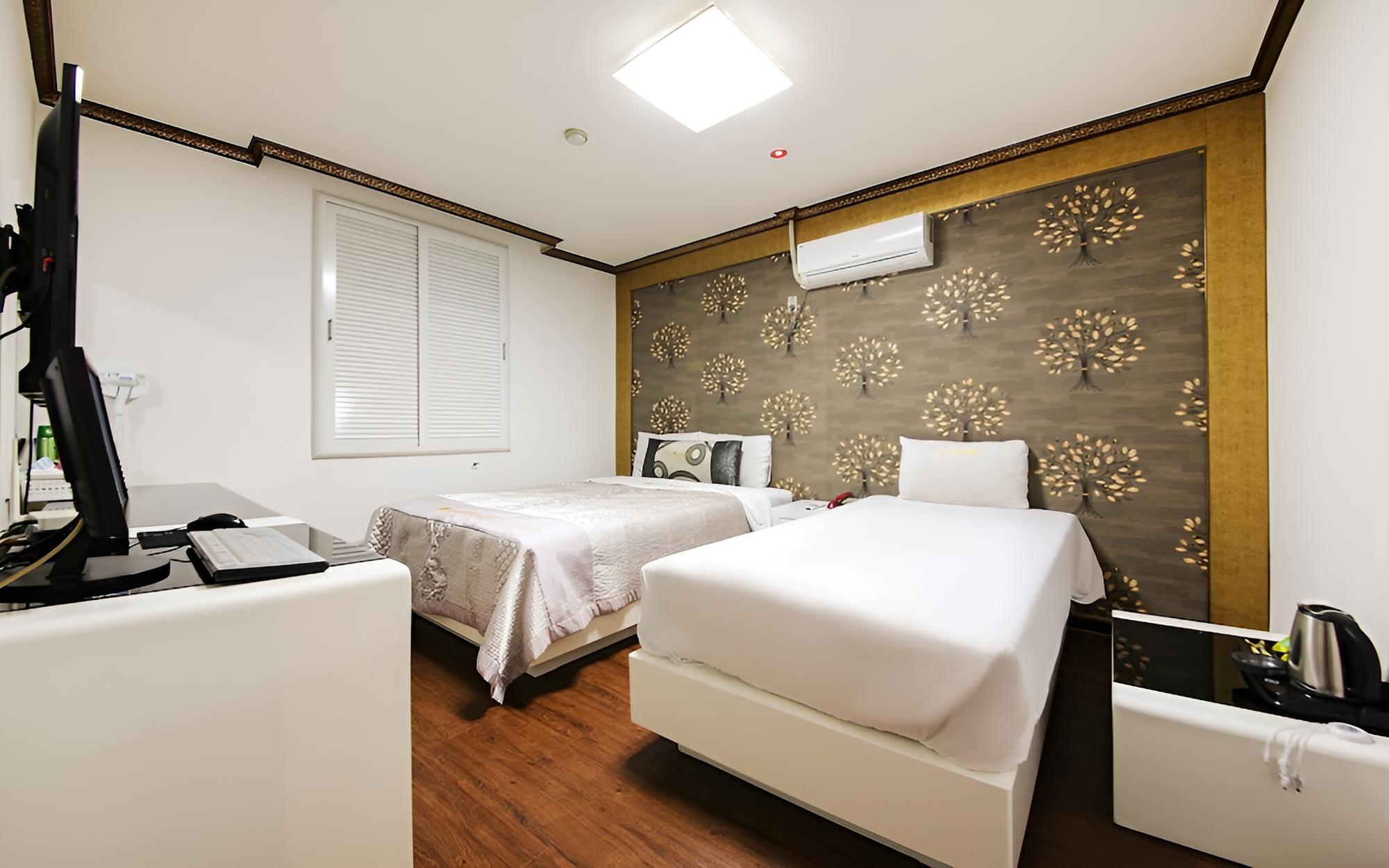 Room (Twin) photo 2