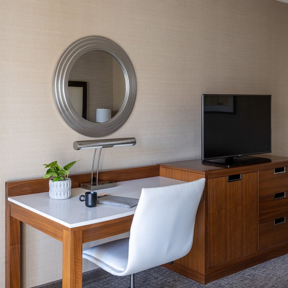 Junior Suite, 1 King Bed with Sofa bed, Balcony - Photo 3