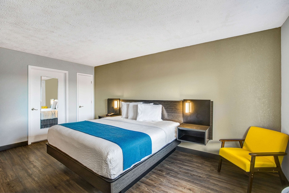 Deluxe Suite, 1 King Bed, Accessible, Non Smoking photo 1