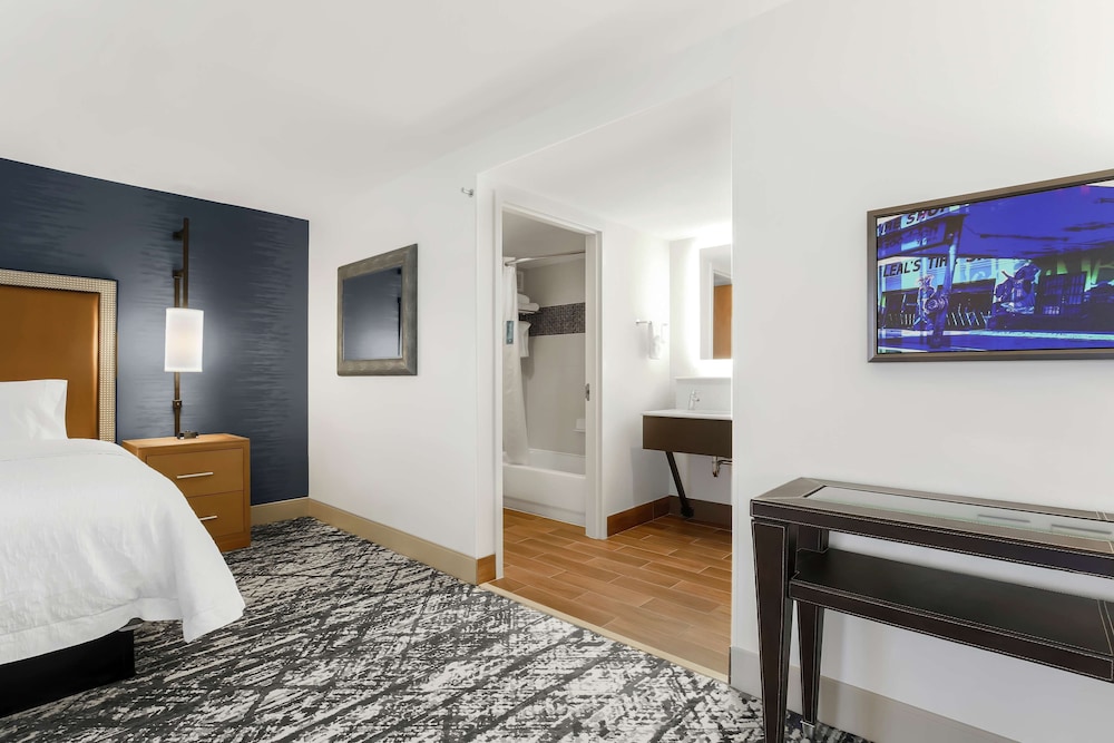 Studio Suite, 1 King Bed - Photo 1