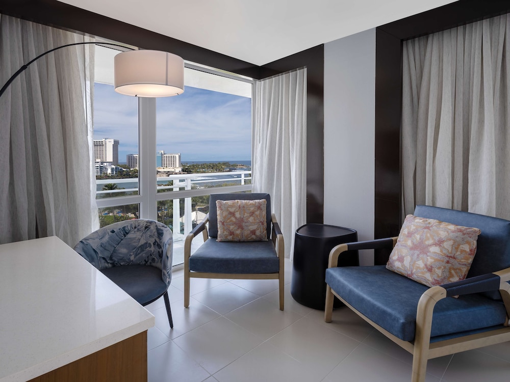 Room, 1 King Bed, Balcony (Water View) - Photo 1