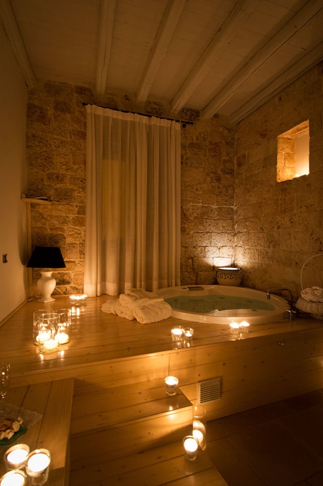 Junior Suite, Jetted Tub - Photo 2