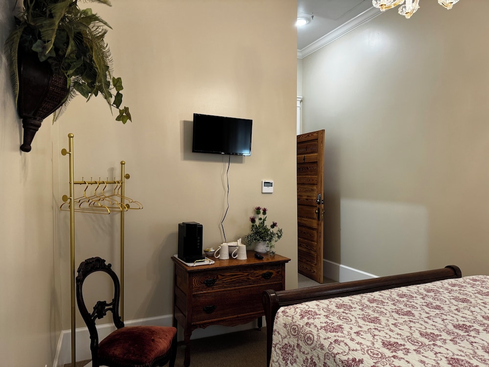 Classic Single Room, 1 Queen Bed, Non Smoking photo 3