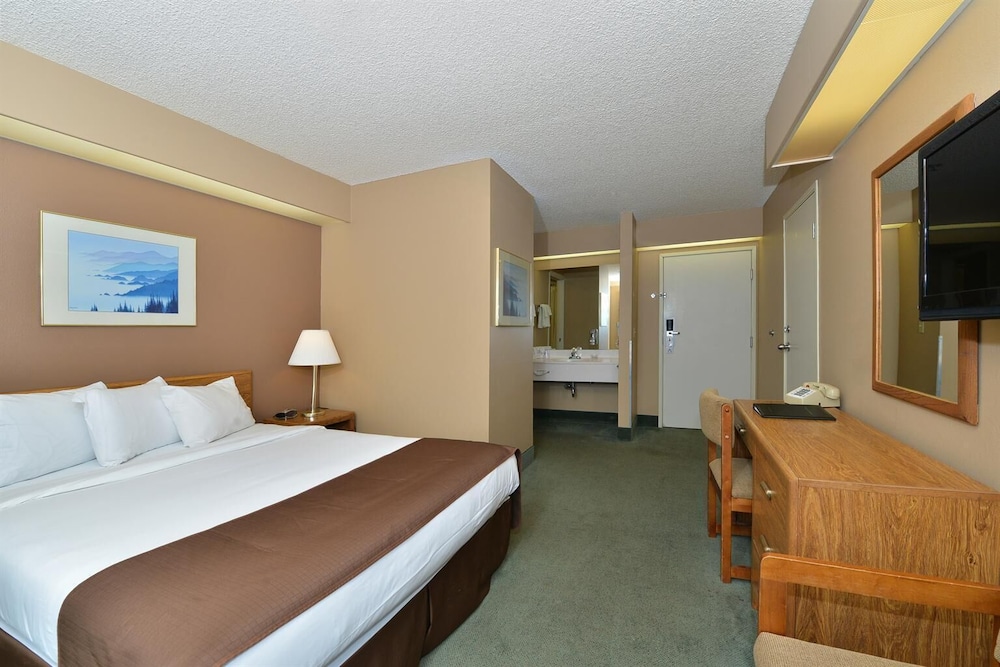 Suite, 1 Queen Bed, Non Smoking (Mt. Grinnell) photo 1