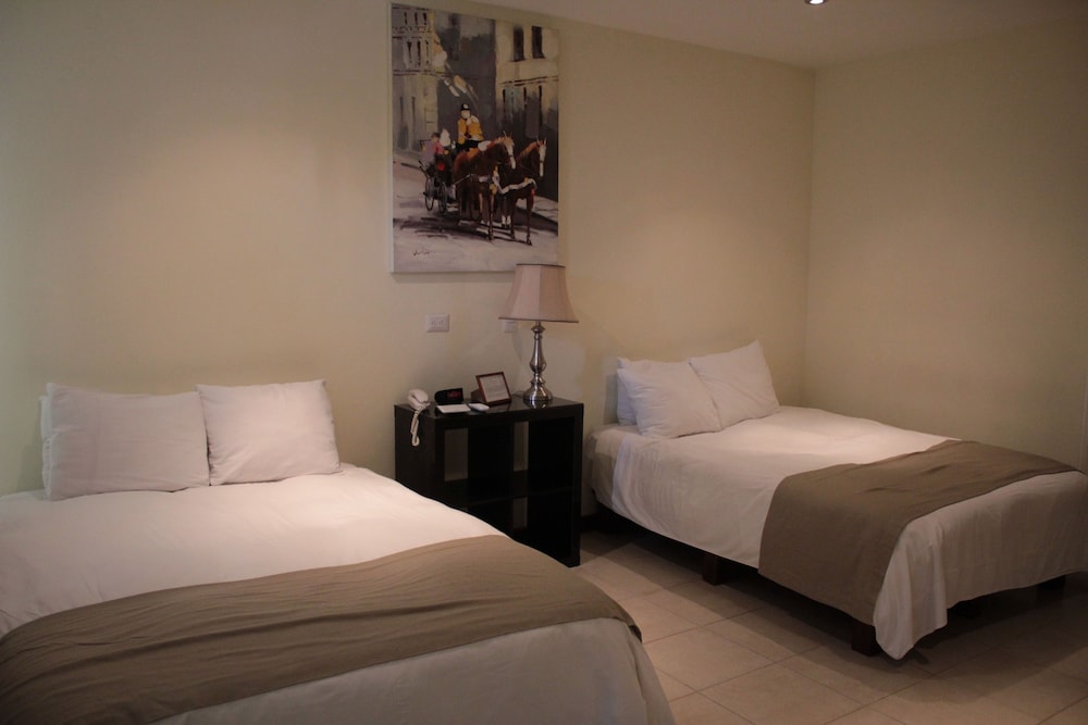 Deluxe Room, 2 Queen Beds, Accessible photo 2