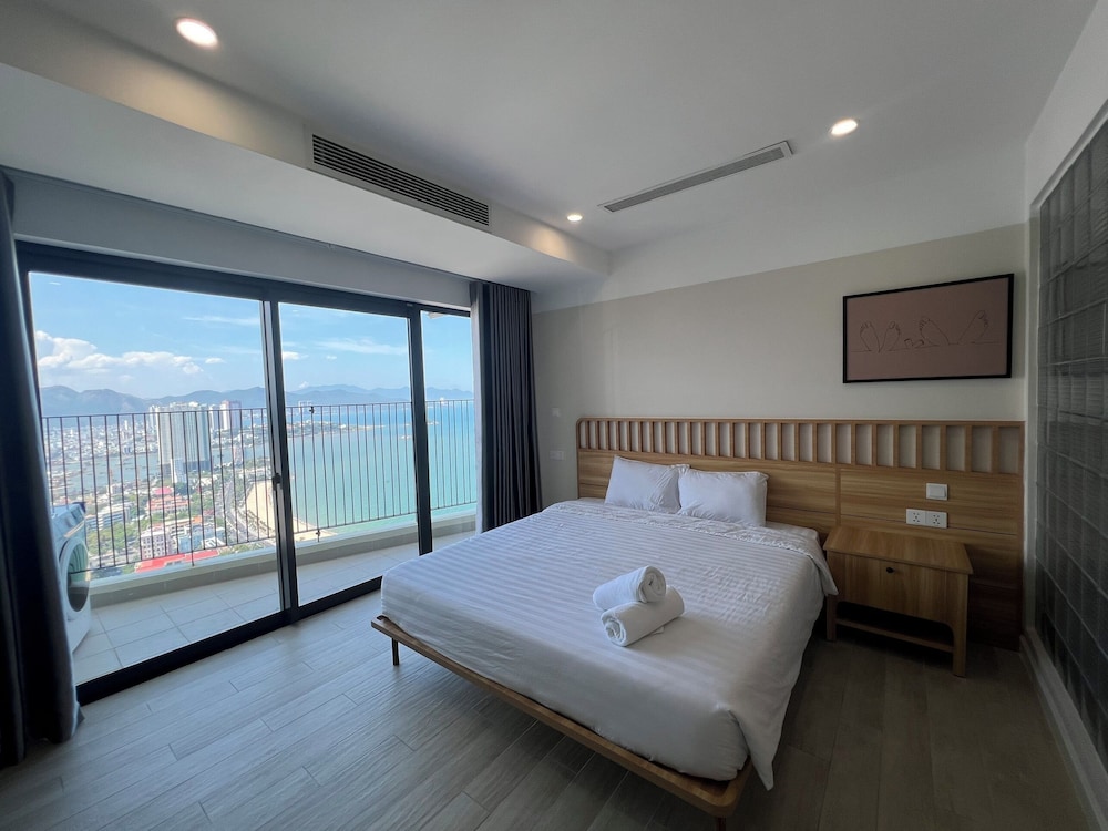 City Apartment, 2 Bedrooms, Balcony, Beach View