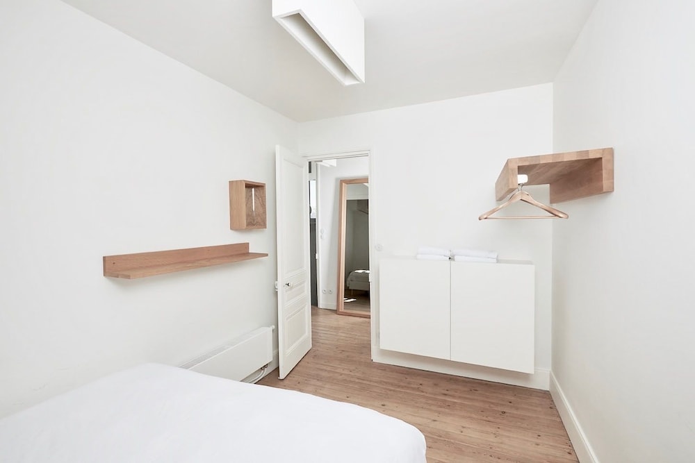 Room (8) photo 2