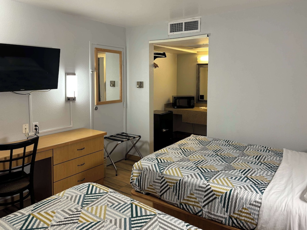 Deluxe Room, 2 Double Beds, Non Smoking, Refrigerator & Microwave - Photo 1