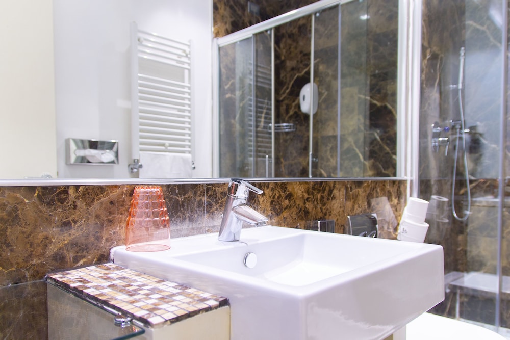 Junior Suite, Hot Tub - Photo 4