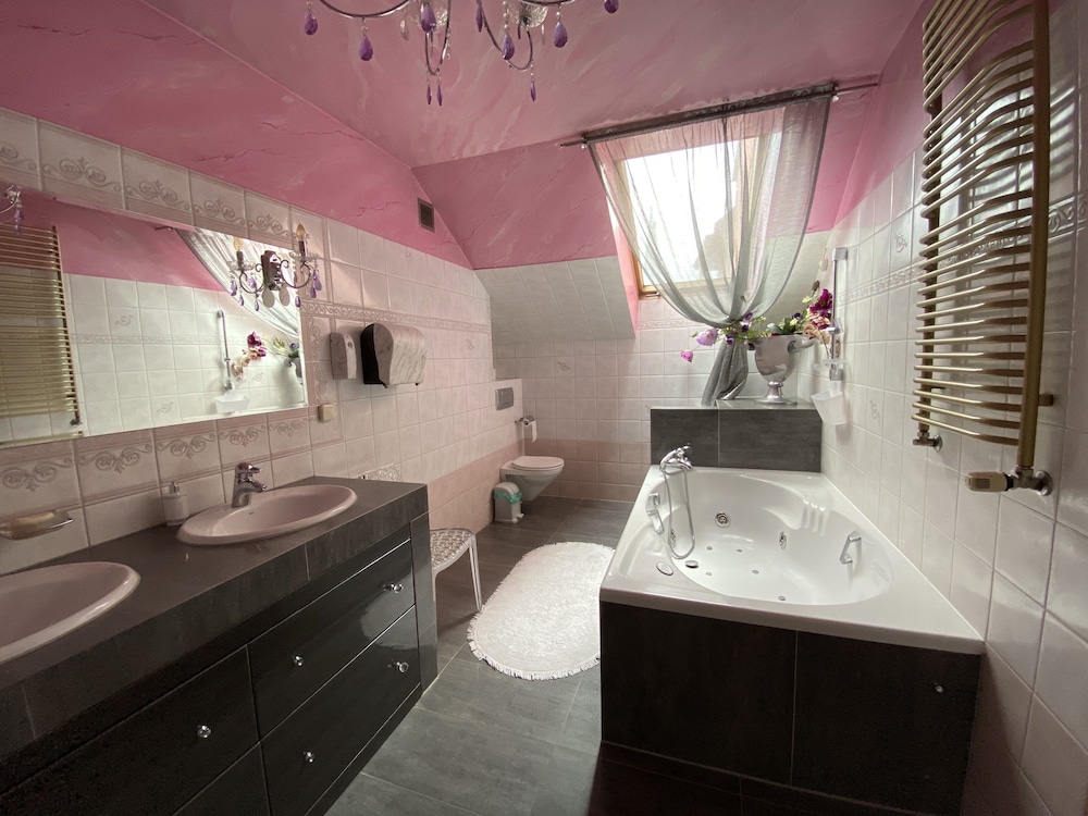 Comfort Room photo 2