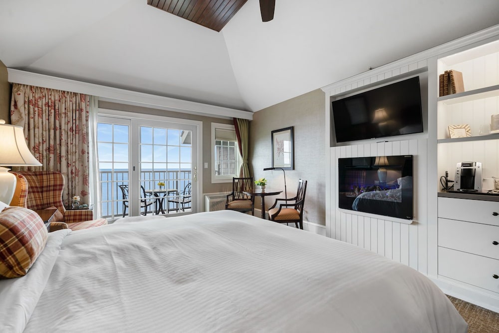 Room, 1 King Bed, Balcony, Ocean View photo 2
