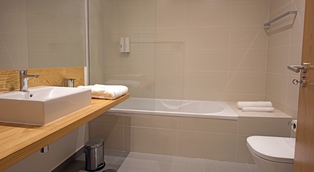 Suite, 1 Queen Bed with Sofa bed, Balcony photo 3