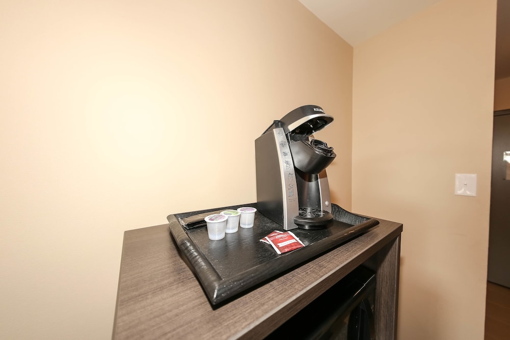 Room, 2 Queen Beds, Non Smoking, Ground Floor - Photo 5