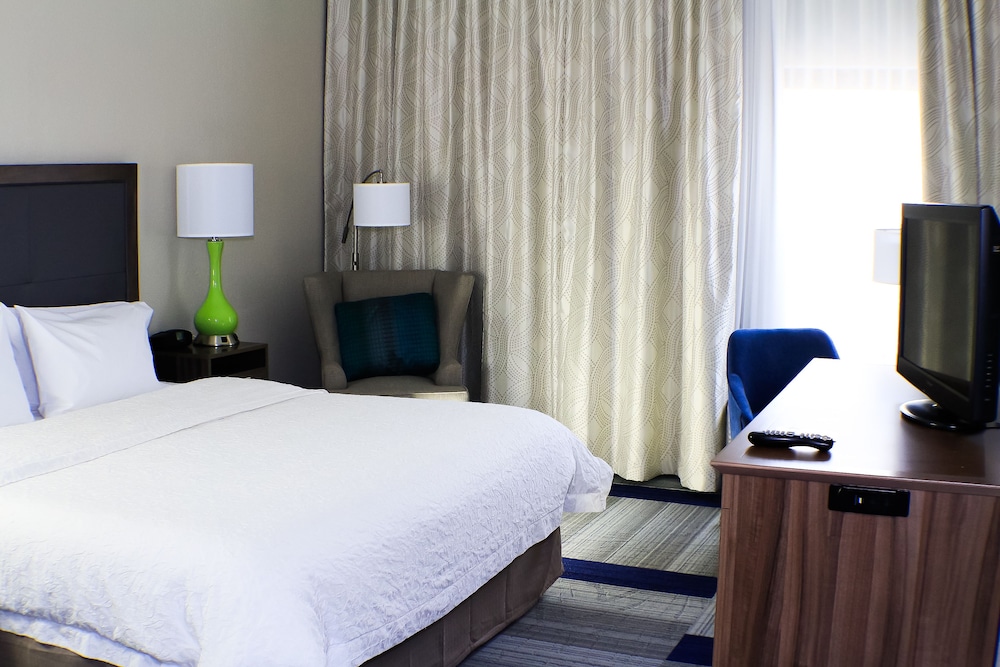 Room, 1 King Bed, Accessible, Non Smoking (Hearing Impaired) - Photo 2