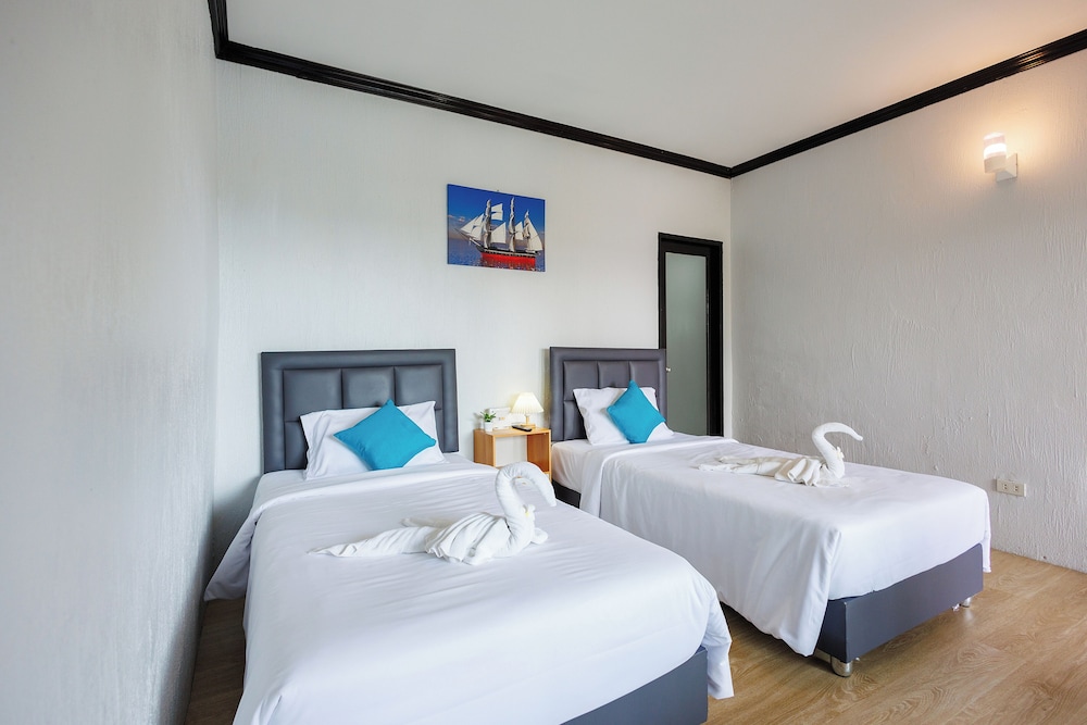 Superior Twin Room, Pool View