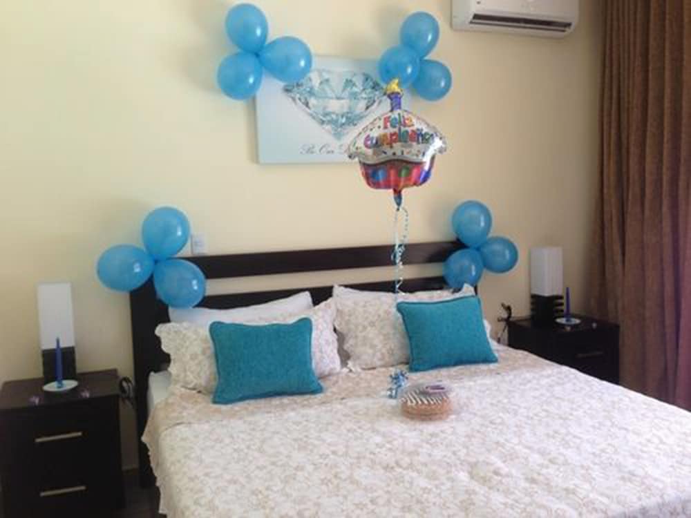 Deluxe Studio Suite, 1 King Bed, Non Smoking photo 3
