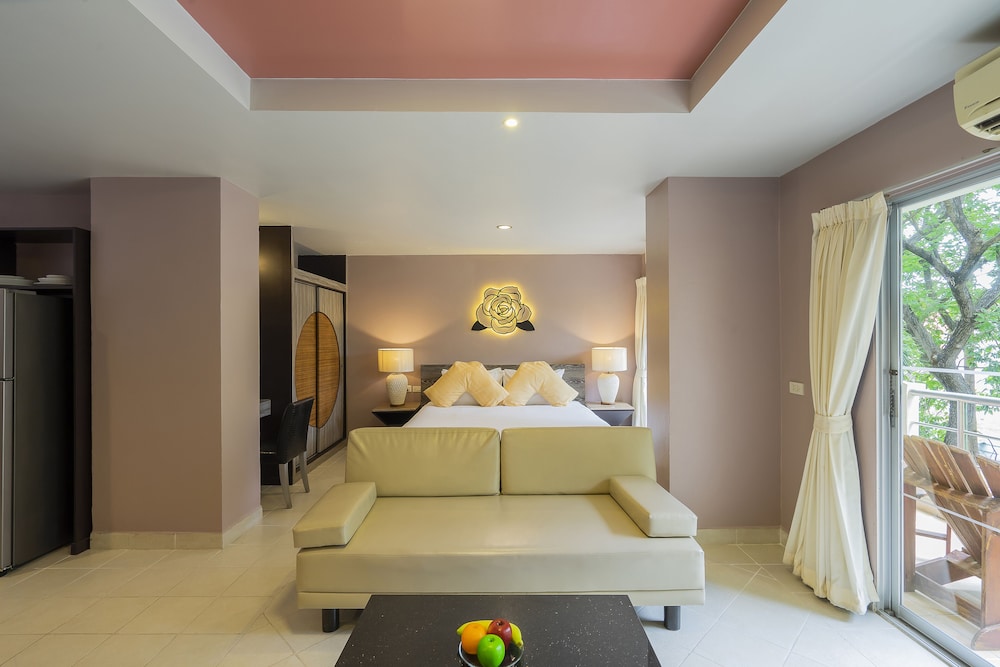 Deluxe Room - Photo 3