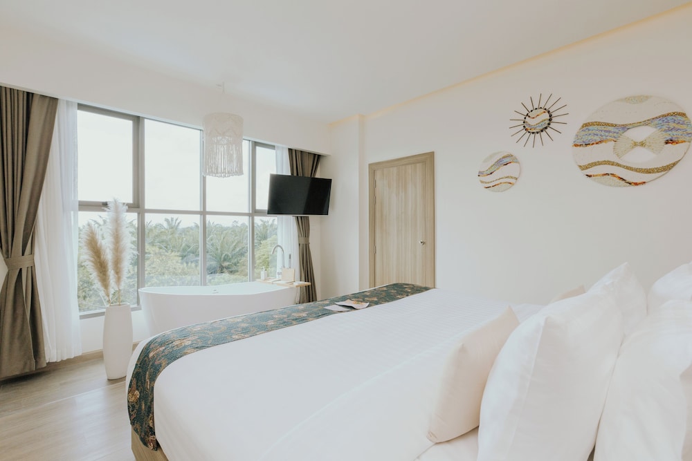 Premier Room, Pool View