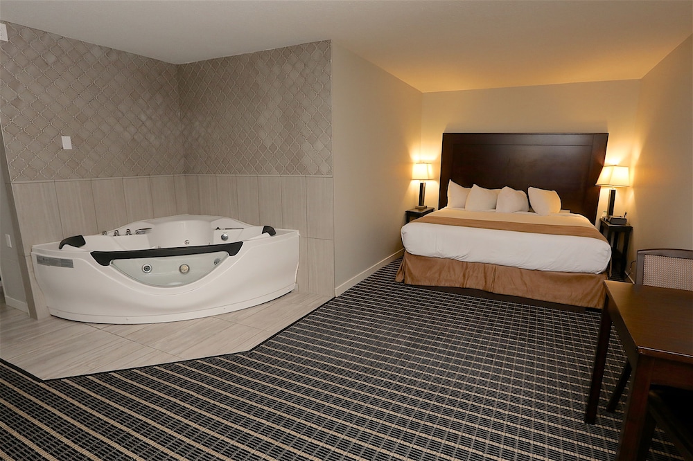 Suite, 1 King Bed, Non Smoking, Hot Tub - Photo 1