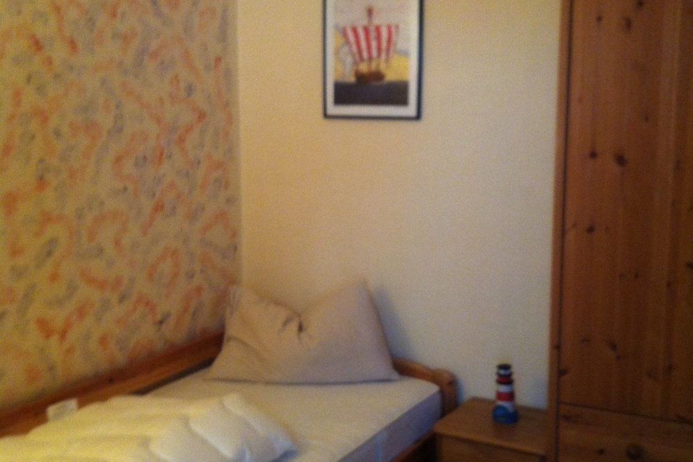 Twin Room, Shared Bathroom photo 1