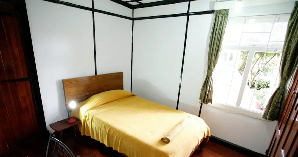Single Room, Shared Bathroom photo 1