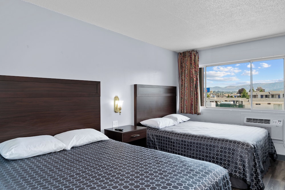 Room, 2 Queen Beds photo 1