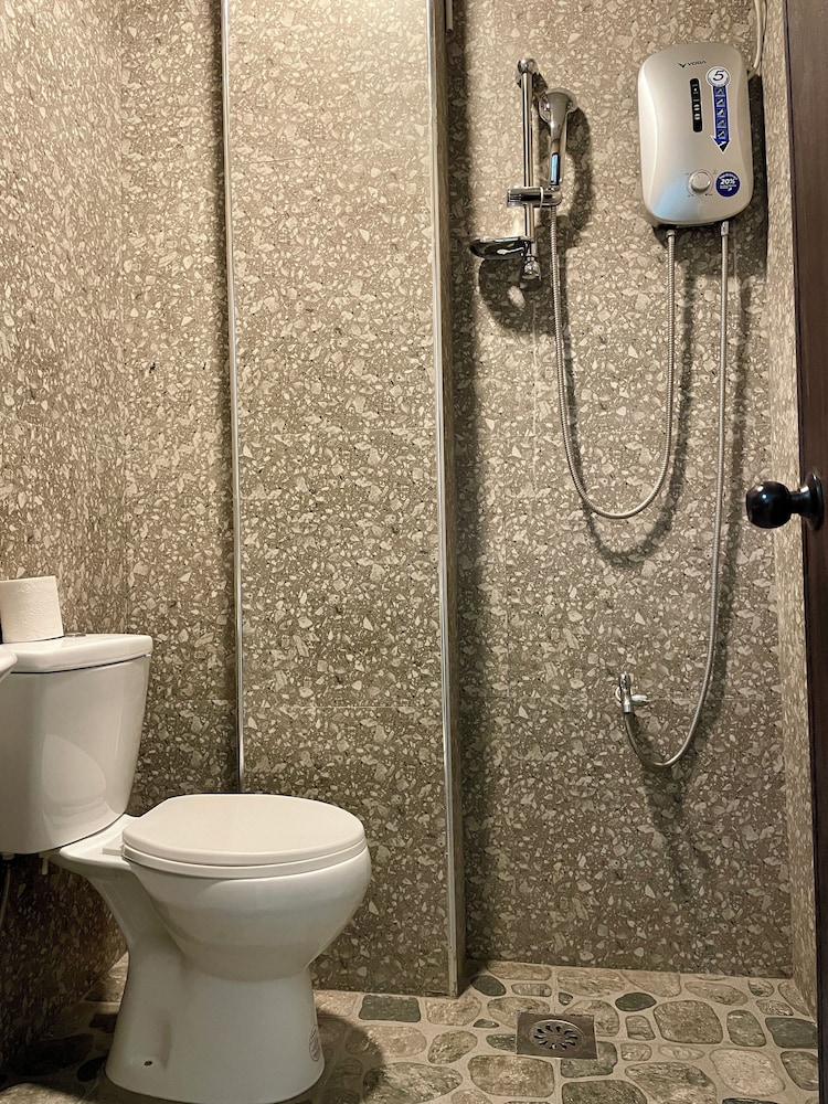 Deluxe Double Room, 1 King Bed, Non Smoking, Private Bathroom photo 2