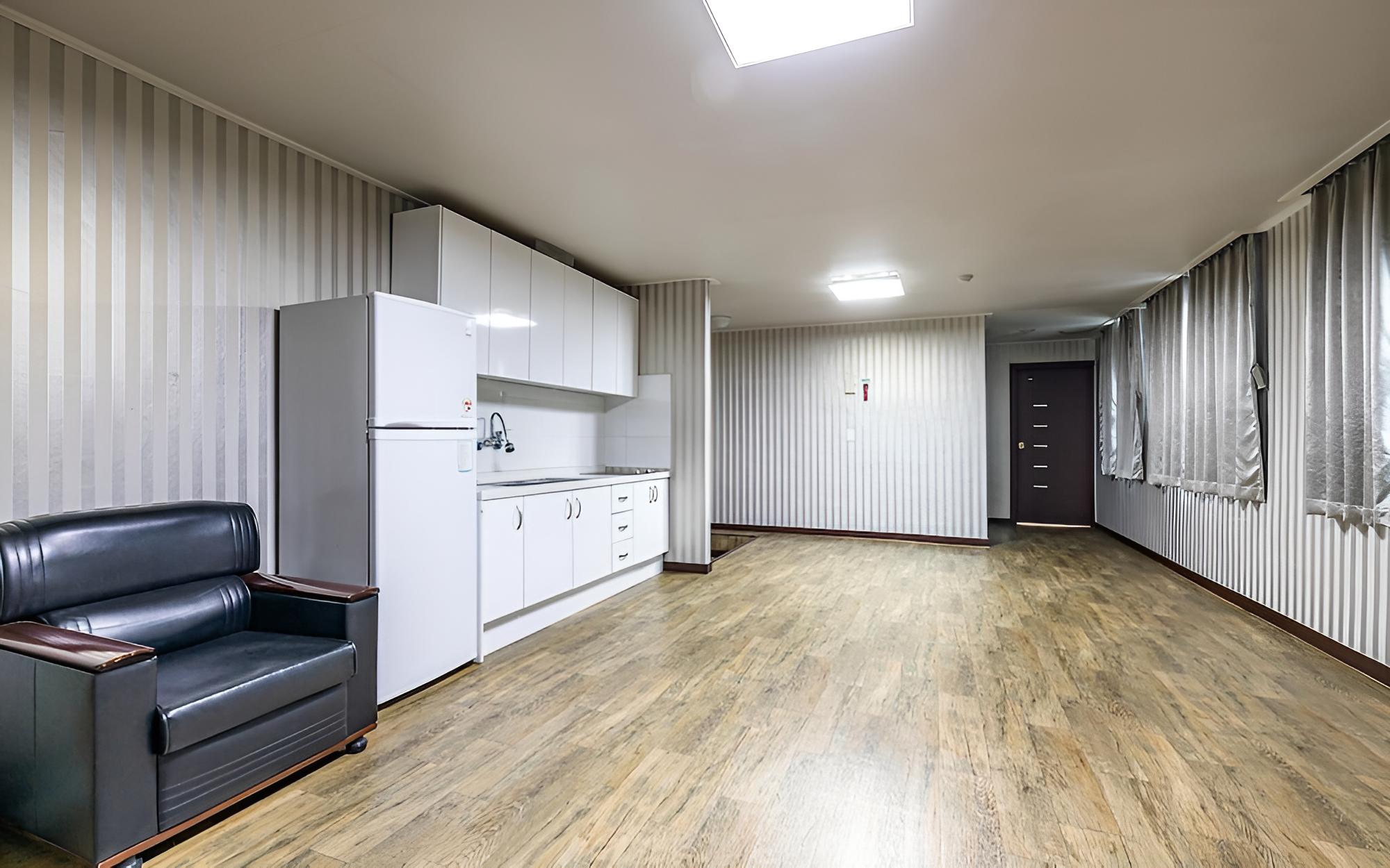 Room (Family Room B (barbecue dogs allowed)) photo 3