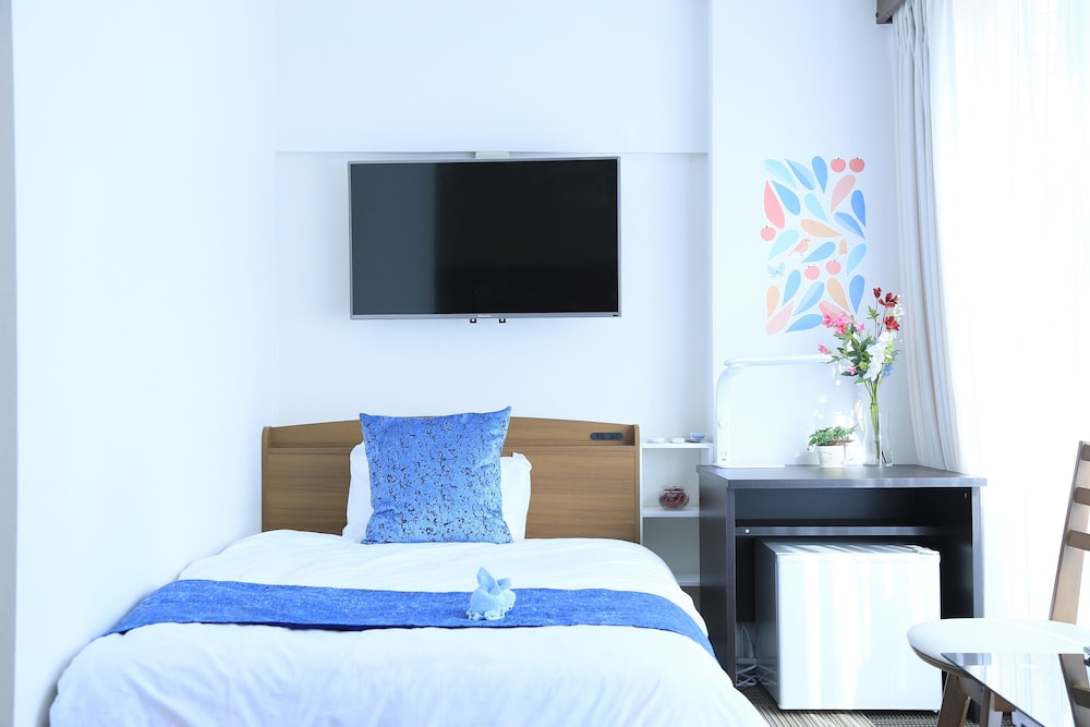 [Non Smoking] Top Floor Triple Room thumbnail 5