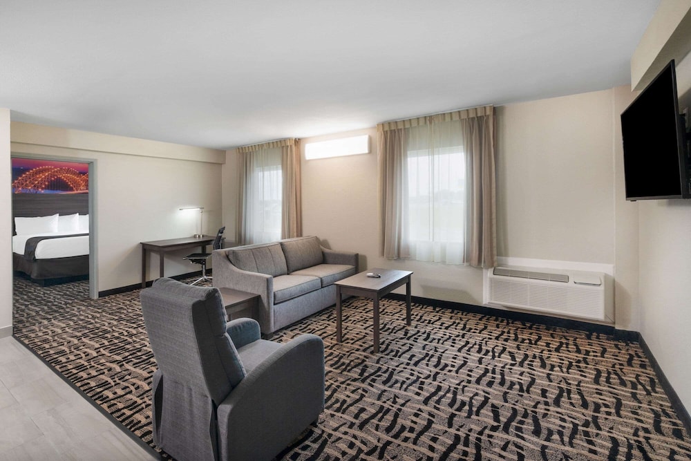 Suite, 1 Bedroom, Non Smoking (Efficiency) - Photo 1