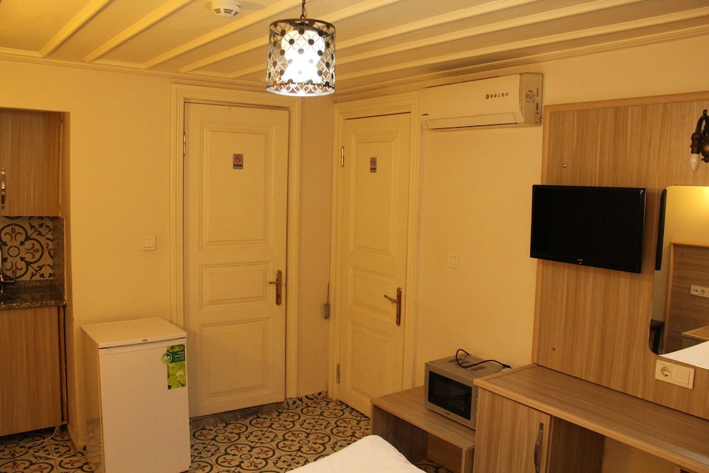 Economy Room, 1 Queen Bed, Non Smoking photo 2