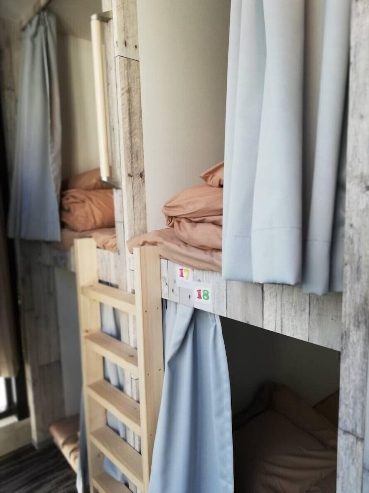 Female Dormitory Room photo 3