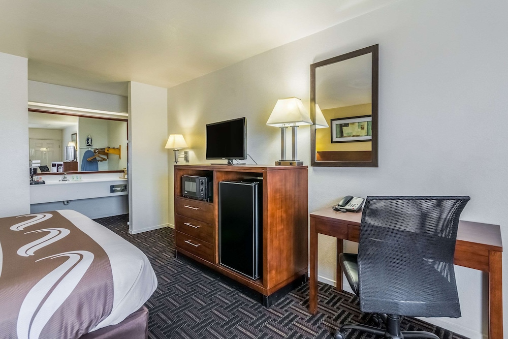 Room, 1 King Bed, Accessible, Non Smoking (Efficiency) photo 3