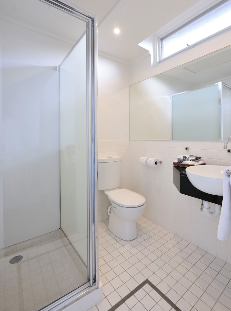 Standard Room, Multiple Beds - Photo 4