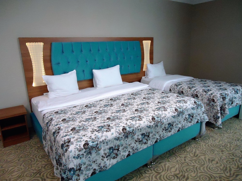 Standard Triple Room, 1 Bedroom, Non Smoking, City View photo 2