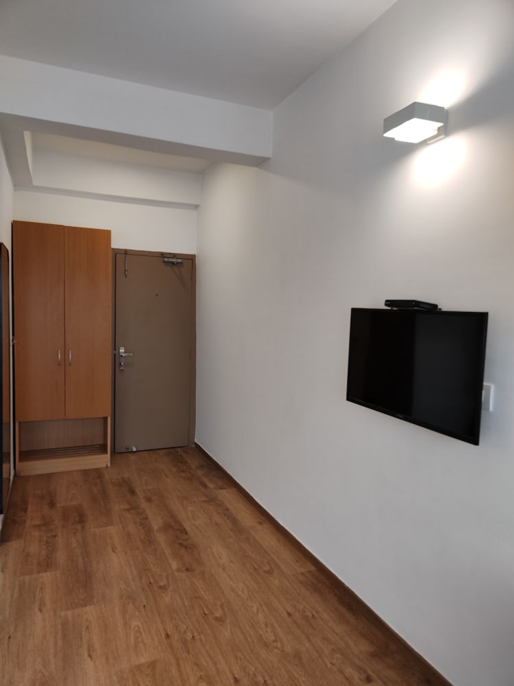 Deluxe Room - Photo 3