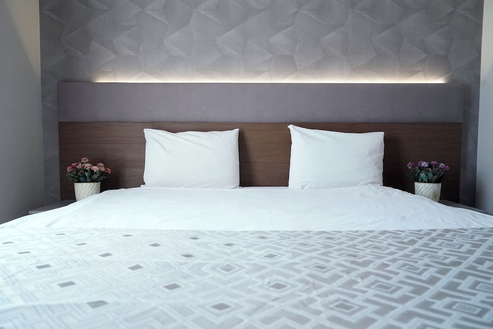 Economy Double Room, 1 Queen Bed photo 2