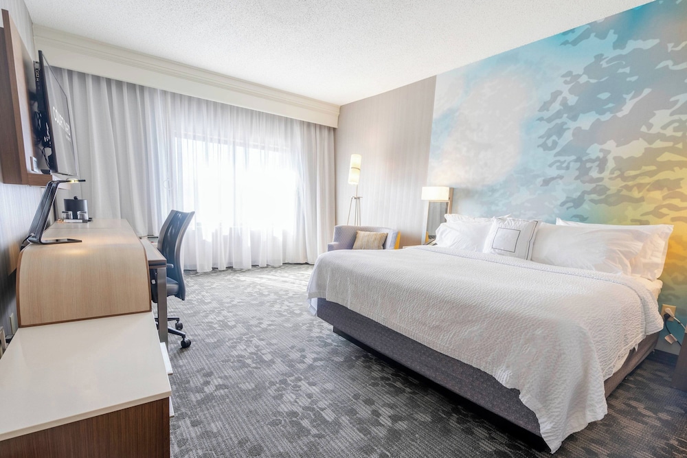 Room, 1 King Bed with Sofa bed (Mobility Accessible, Tub) - Photo 3